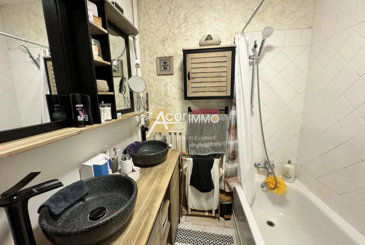 Appartement lumineux 68m² à Sanary sur mer avec cave et parking 