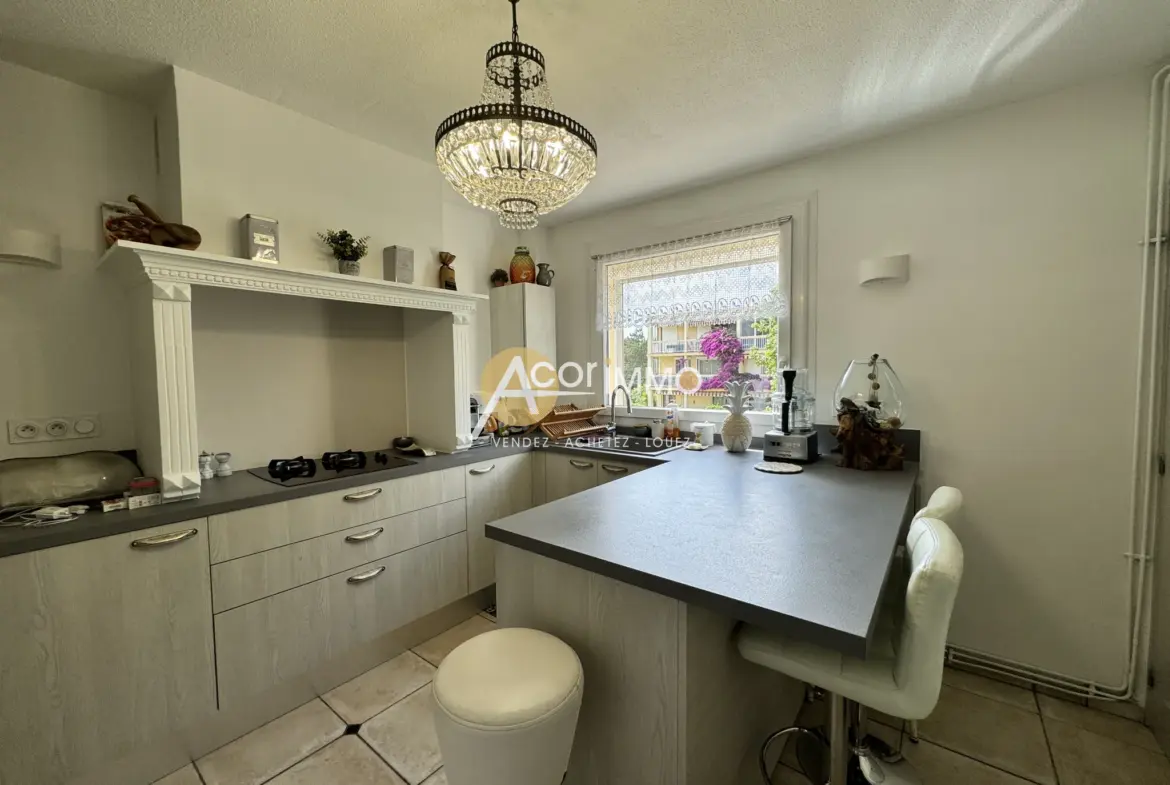 Appartement lumineux 68m² à Sanary sur mer avec cave et parking 