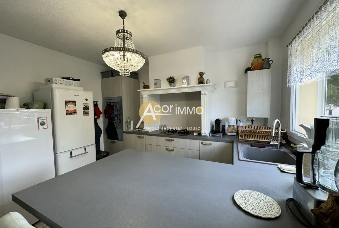 Appartement lumineux 68m² à Sanary sur mer avec cave et parking 
