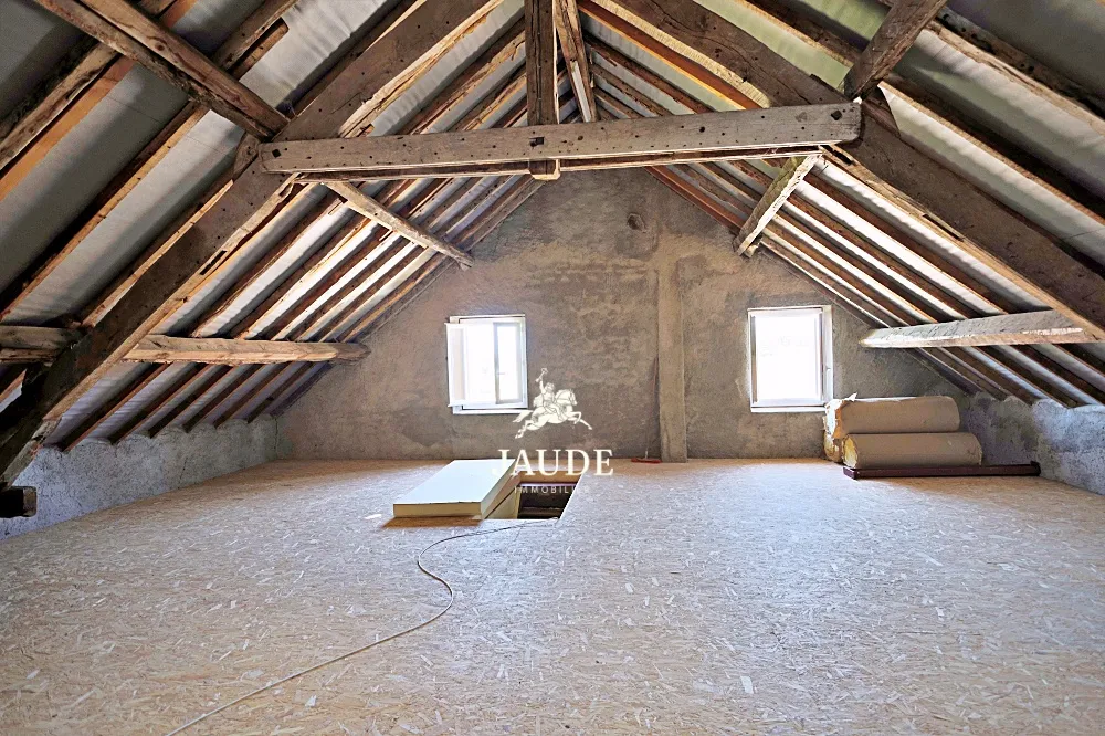 À vendre à Biollet : Maison avec 4 chambres et jardin 