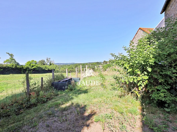 À vendre à Biollet : Maison avec 4 chambres et jardin 