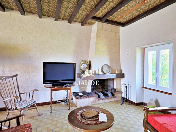 À vendre à Biollet : Maison avec 4 chambres et jardin 
