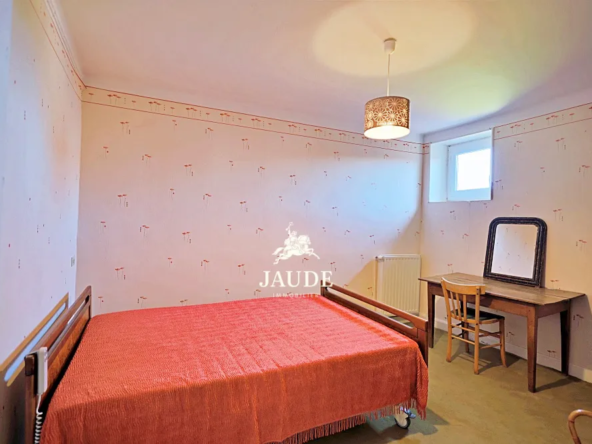 À vendre à Biollet : Maison avec 4 chambres et jardin 