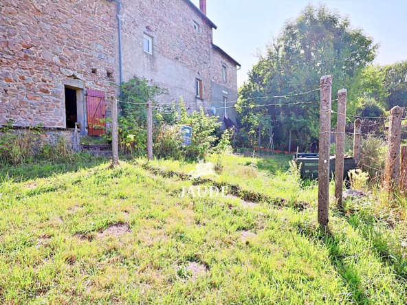 À vendre à Biollet : Maison avec 4 chambres et jardin 