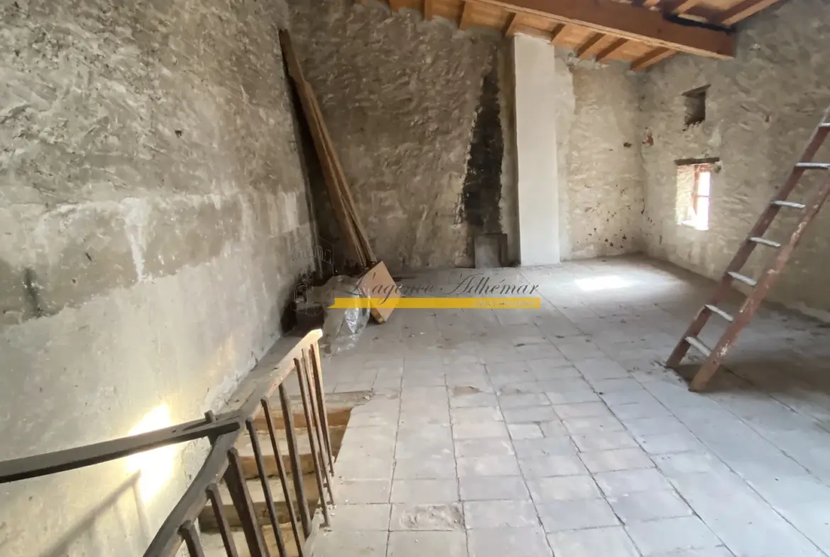 Maison de village à rénover à Espeluche - 234 000 € 