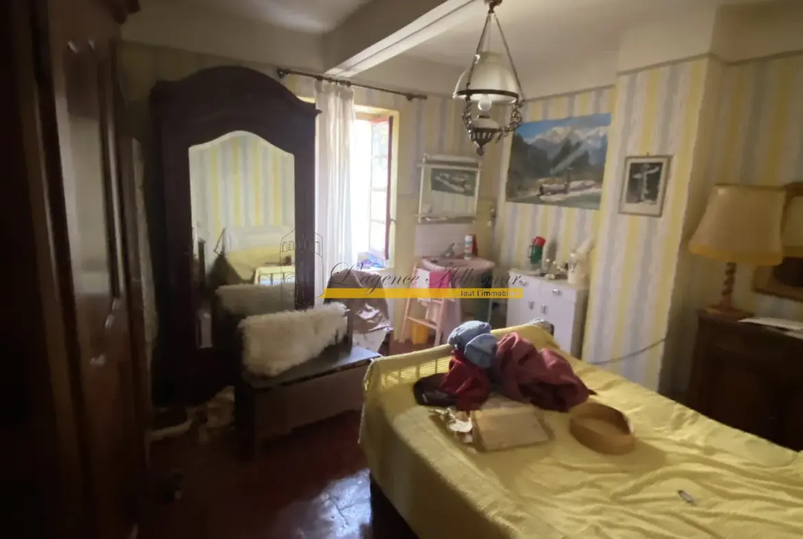 Maison de village à rénover à Espeluche - 234 000 € 