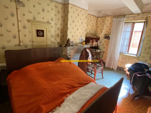 Maison de village à rénover à Espeluche - 234 000 € 