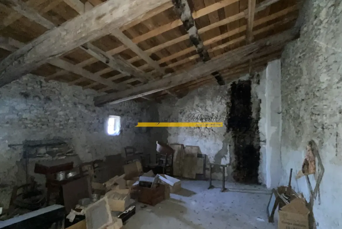 Maison de village à rénover à Espeluche - 234 000 € 
