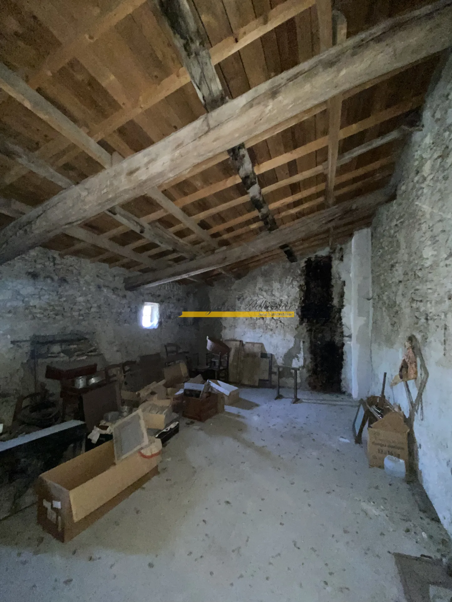 Maison de village à rénover à Espeluche - 234 000 € 