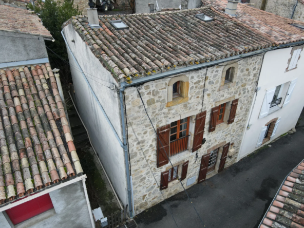Maison de village en pierre rénovée à Luc sur Aude