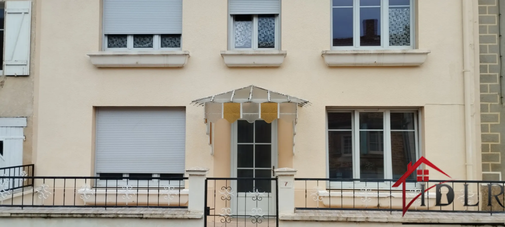 À vendre : Ensemble immobilier avec deux maisons à Neuilly l'Eveque