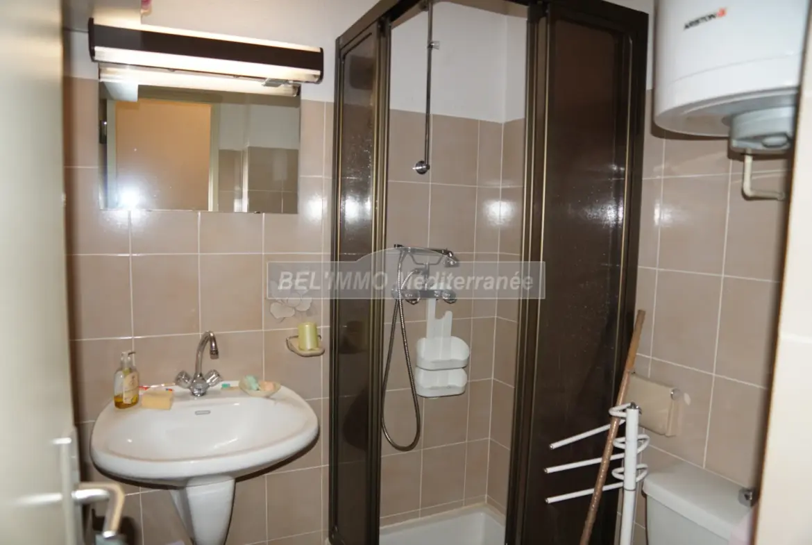 À vendre : Joli studio avec belle terrasse, cave et parking à Cavalaire sur Mer 