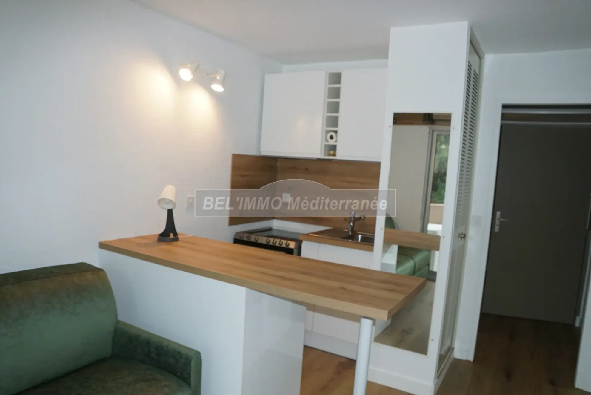 À vendre : Joli studio avec belle terrasse, cave et parking à Cavalaire sur Mer 