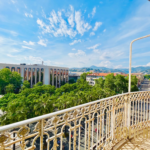 À vendre : Appartement 3 pièces dernier étage à Nice avec vue dégagée