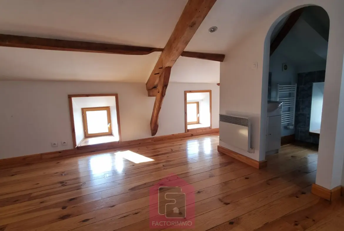 À vendre : Maison en pierre rénovée à Puy l'Eveque 