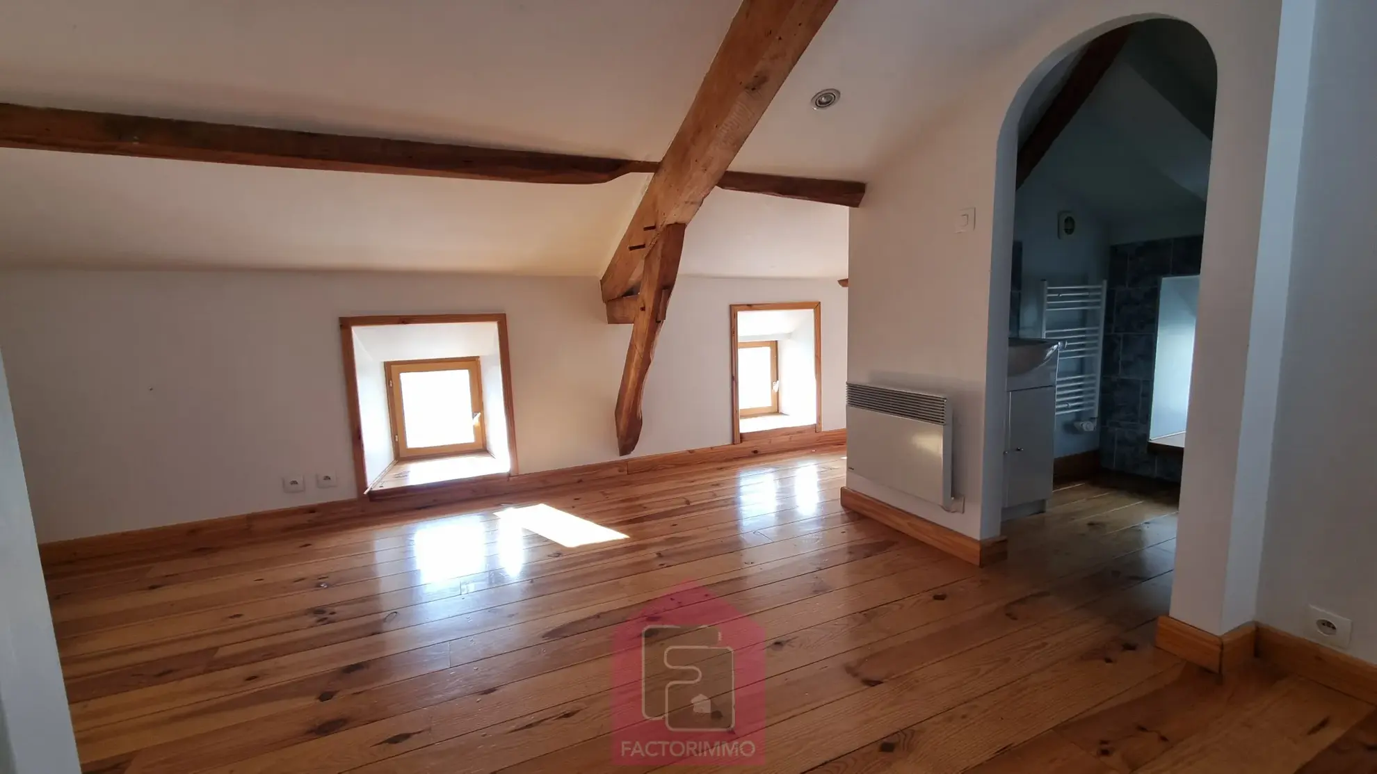 À vendre : Maison en pierre rénovée à Puy l'Eveque 