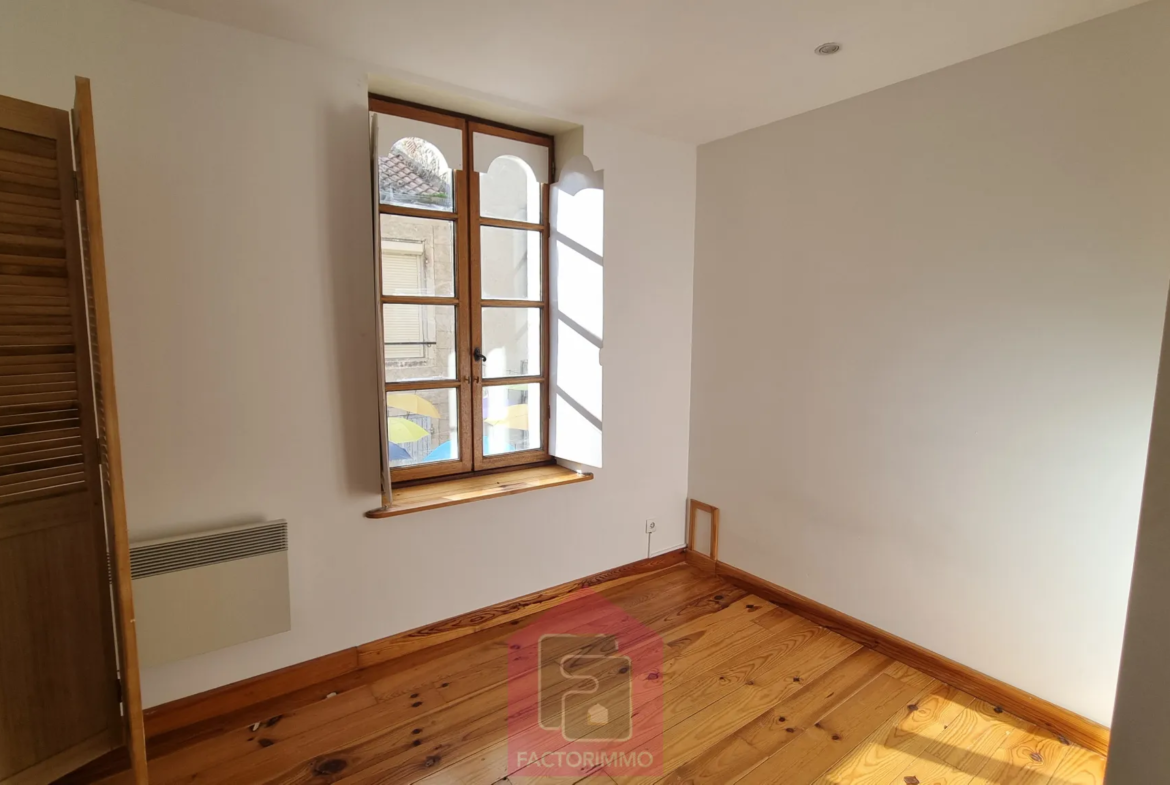 À vendre : Maison en pierre rénovée à Puy l'Eveque 