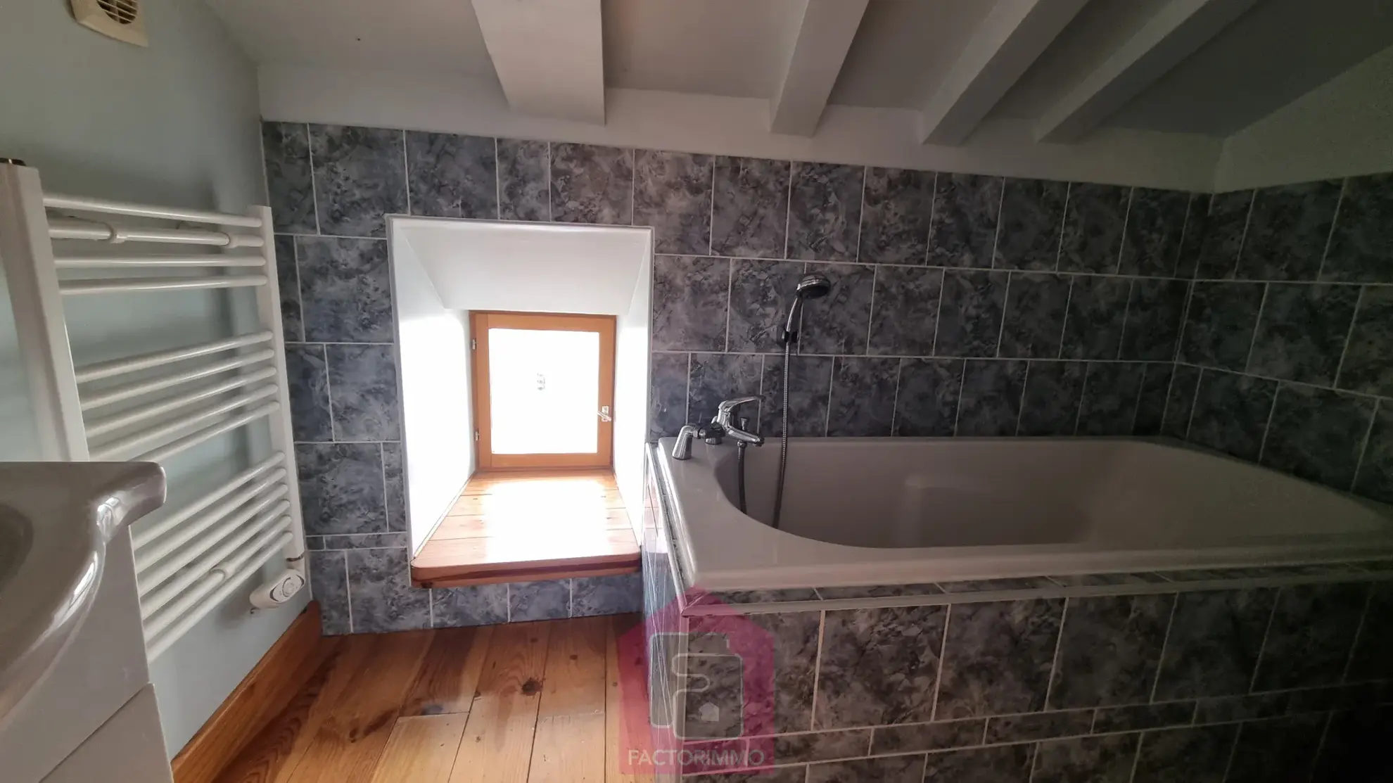 À vendre : Maison en pierre rénovée à Puy l'Eveque 