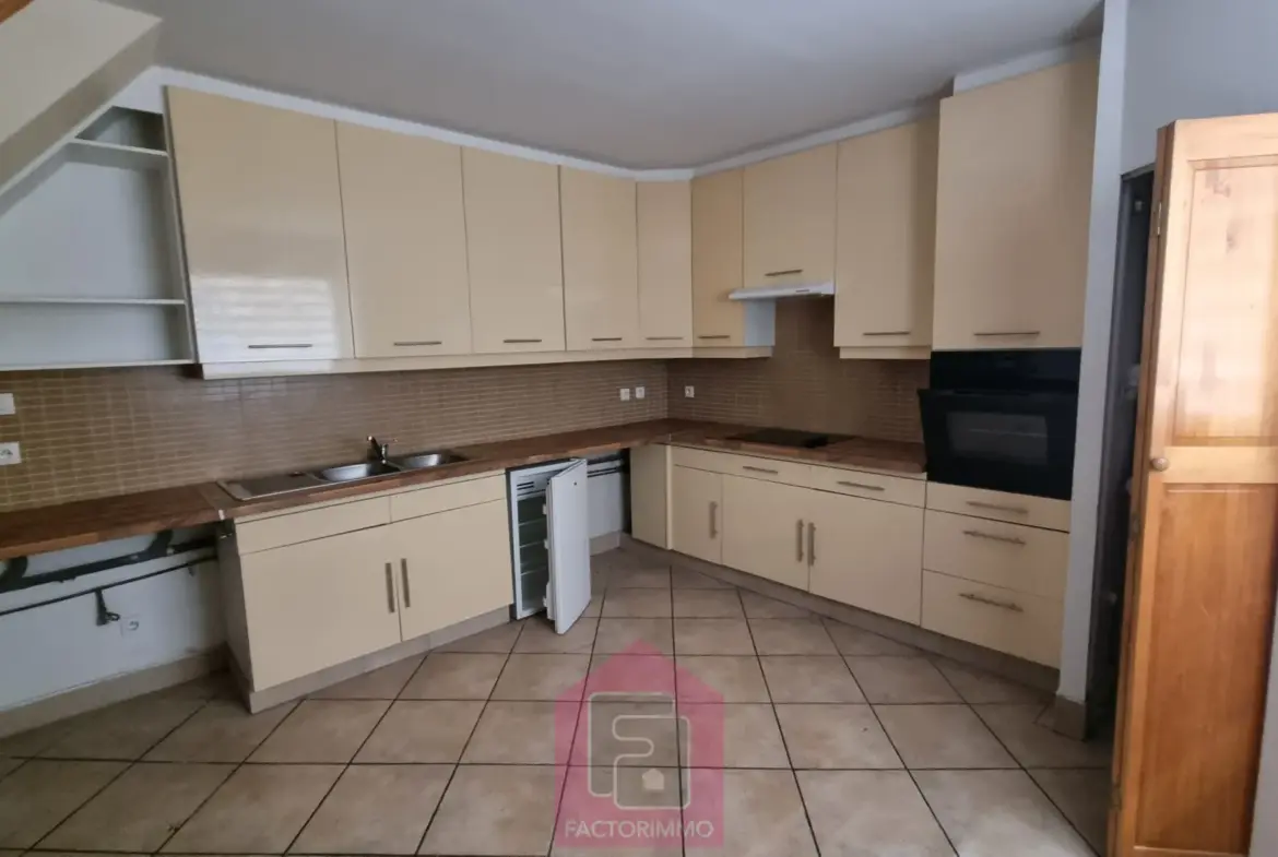 À vendre : Maison en pierre rénovée à Puy l'Eveque 