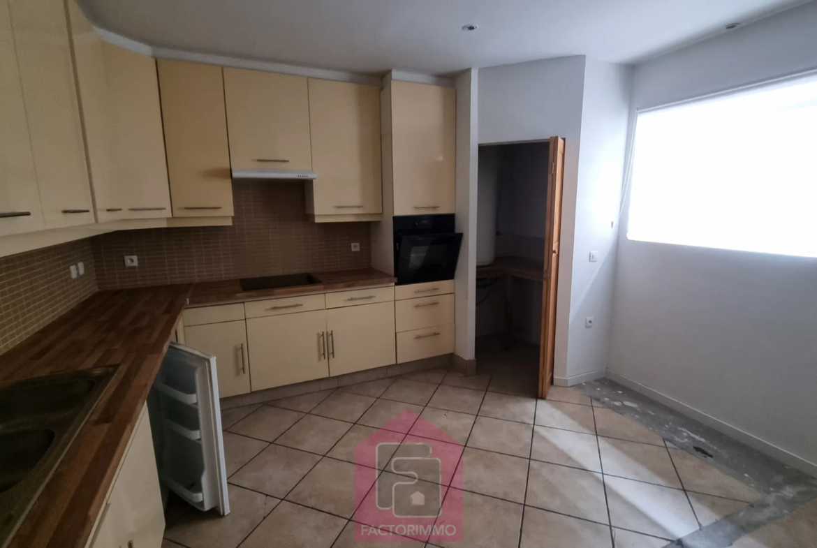 À vendre : Maison en pierre rénovée à Puy l'Eveque 