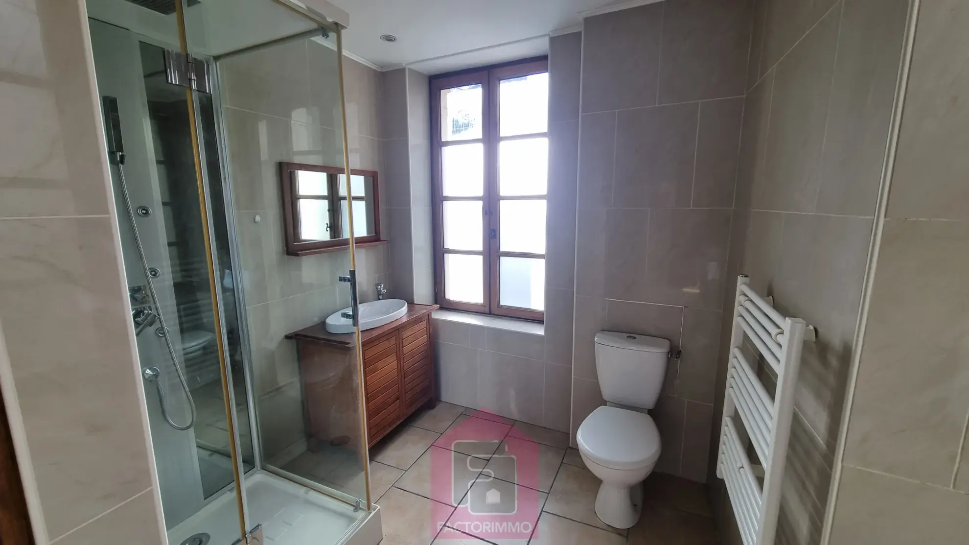 À vendre : Maison en pierre rénovée à Puy l'Eveque 
