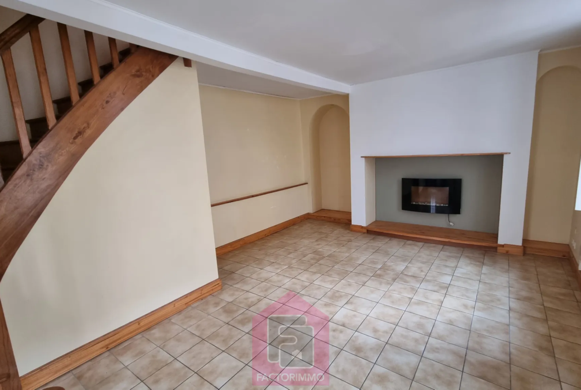 À vendre : Maison en pierre rénovée à Puy l'Eveque 