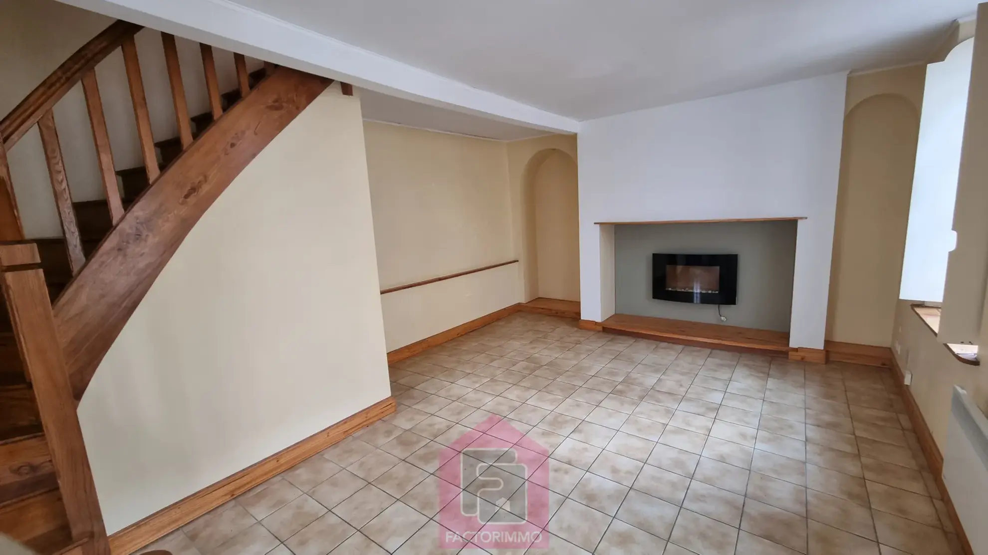 À vendre : Maison en pierre rénovée à Puy l'Eveque 