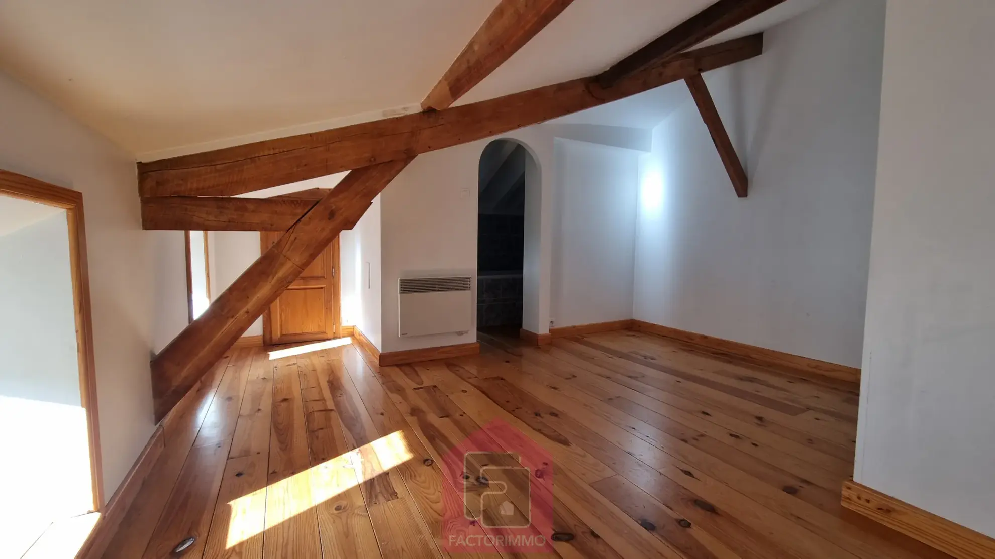 À vendre : Maison en pierre rénovée à Puy l'Eveque 