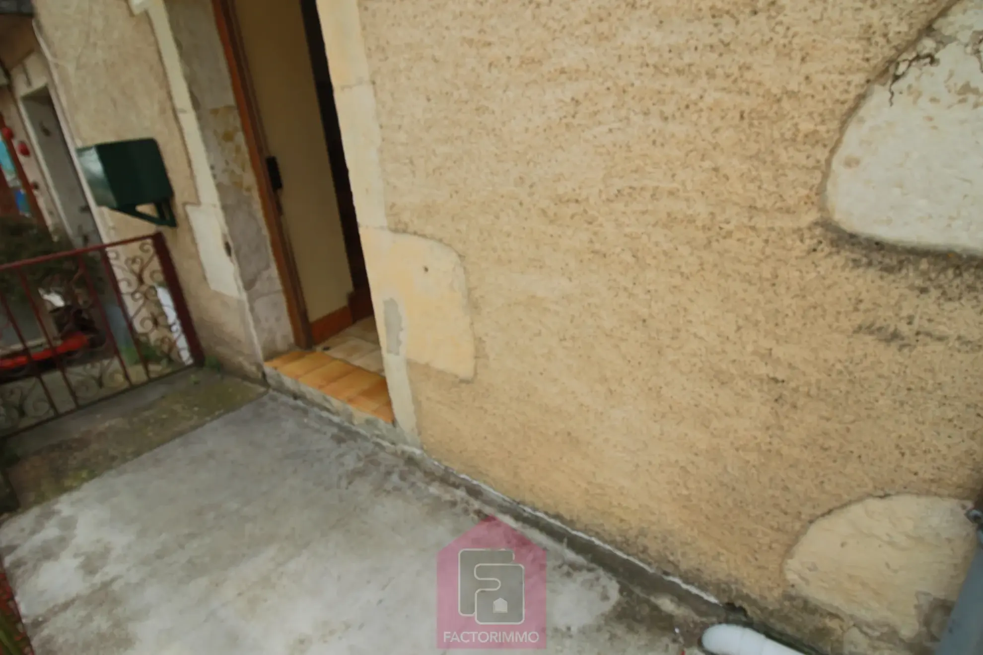 À vendre : Maison en pierre rénovée à Puy l'Eveque 
