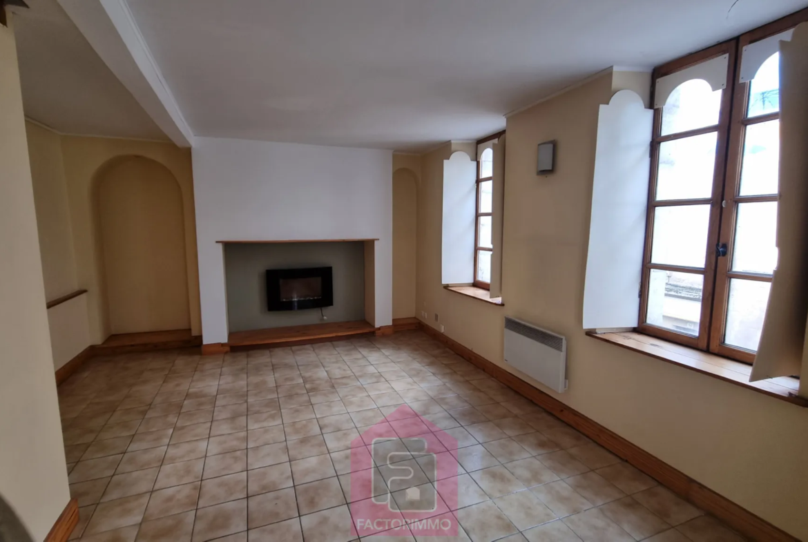 À vendre : Maison en pierre rénovée à Puy l'Eveque 