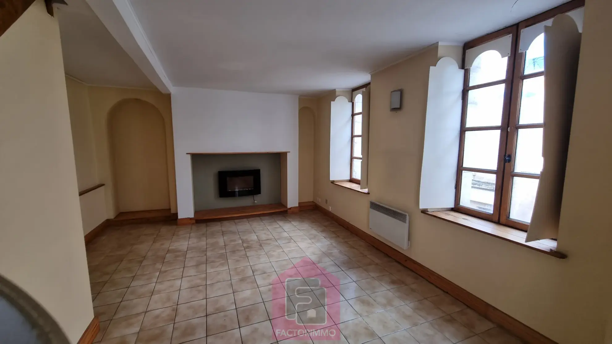À vendre : Maison en pierre rénovée à Puy l'Eveque 