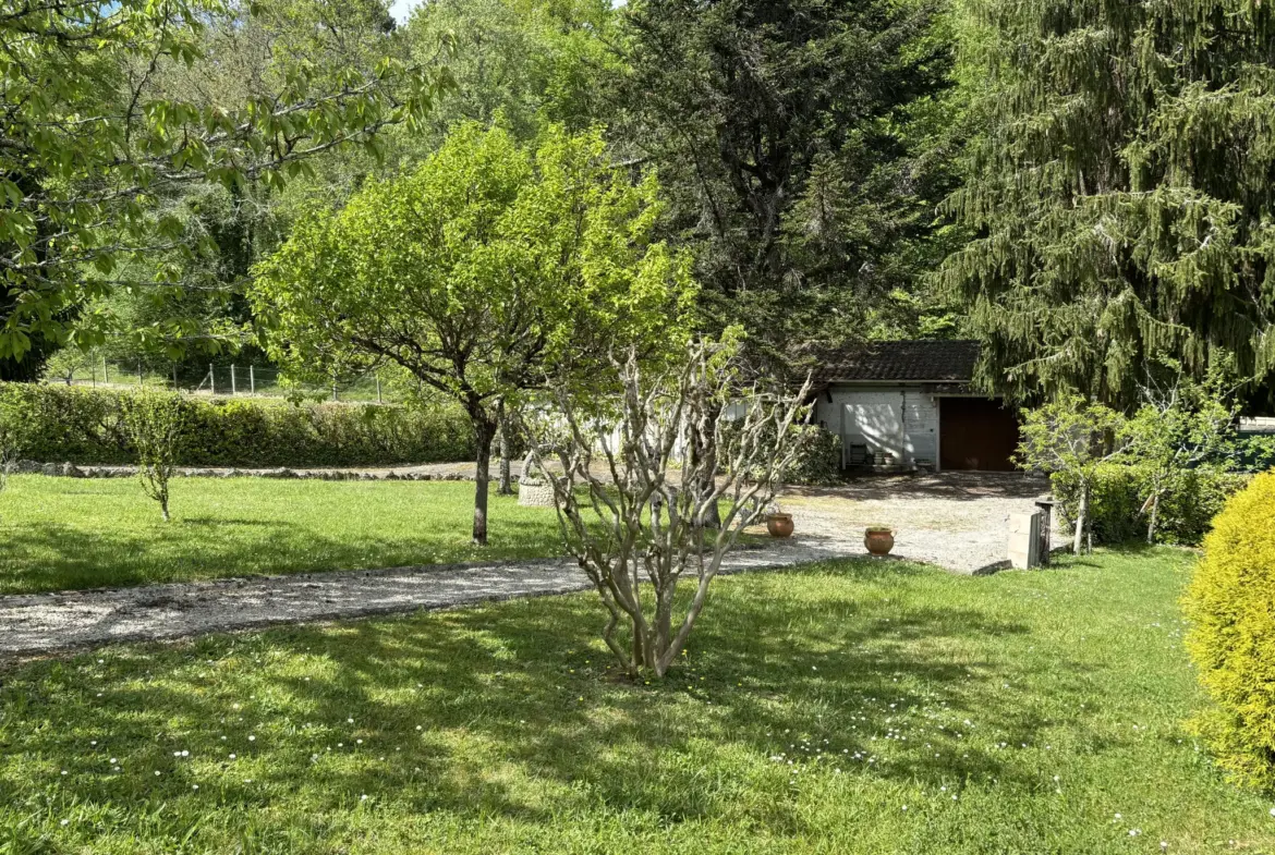 Charmante maison des années 70 à Chancelade 