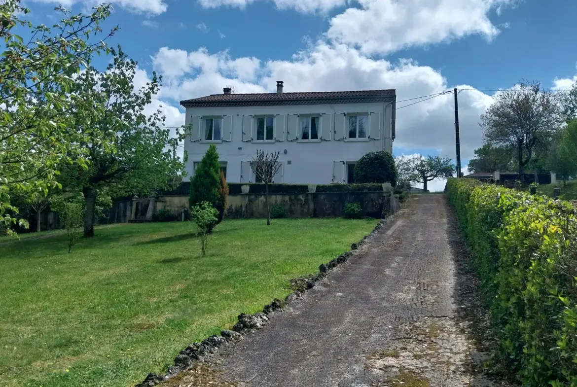 Charmante maison des années 70 à Chancelade 
