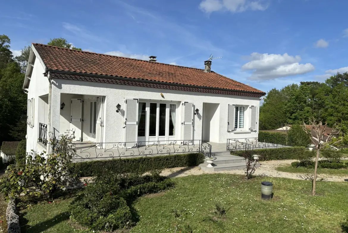 Charmante maison des années 70 à Chancelade 