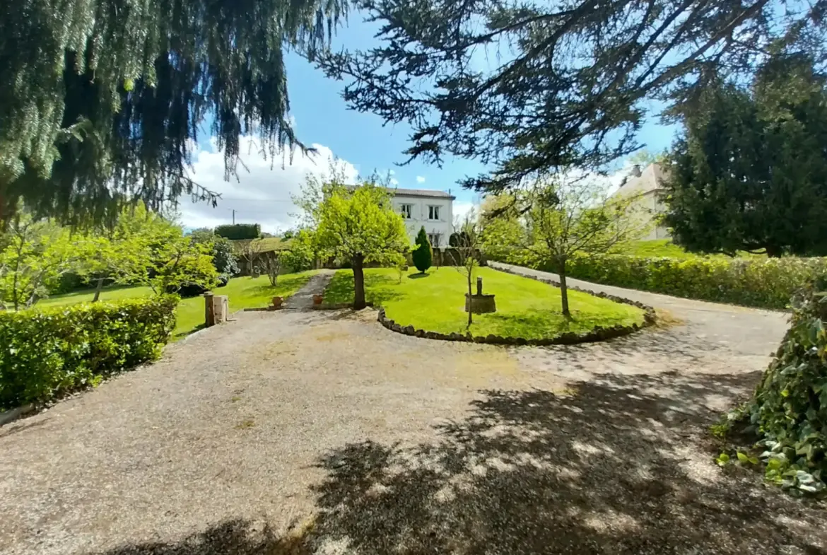 Charmante maison des années 70 à Chancelade 