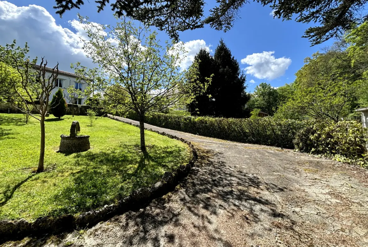 Charmante maison des années 70 à Chancelade 