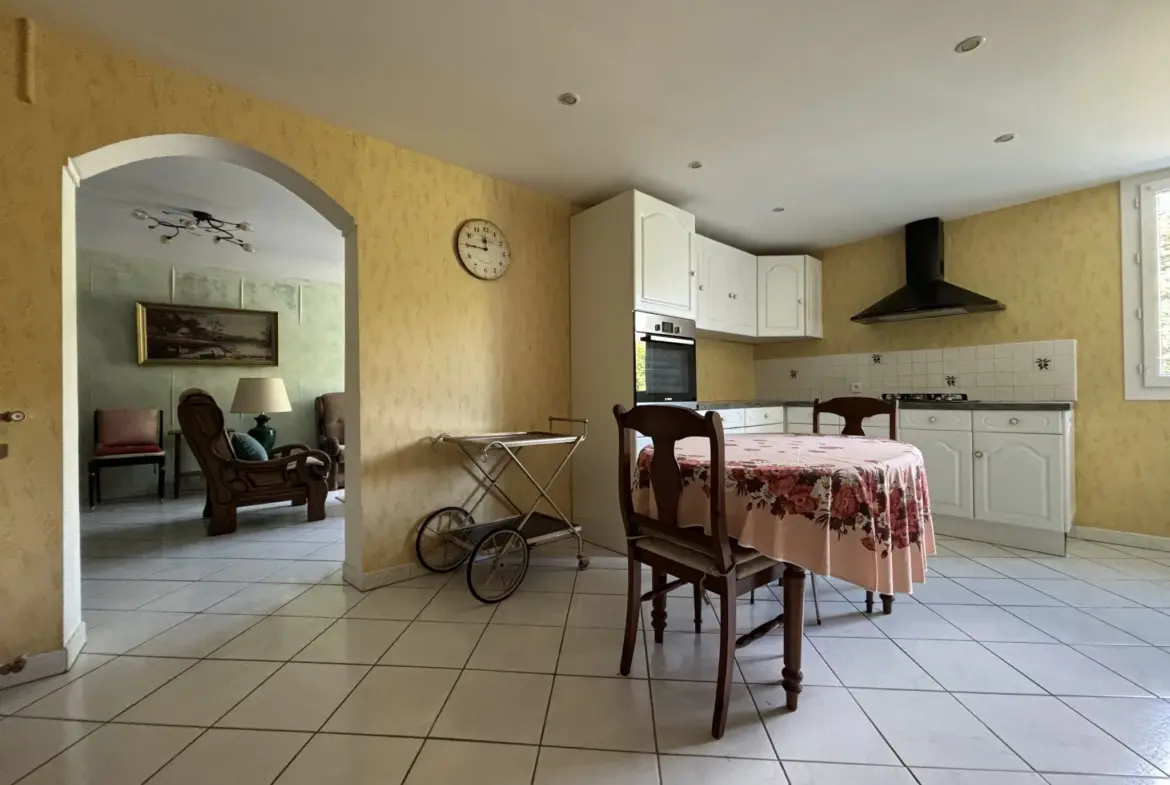 Charmante maison des années 70 à Chancelade 