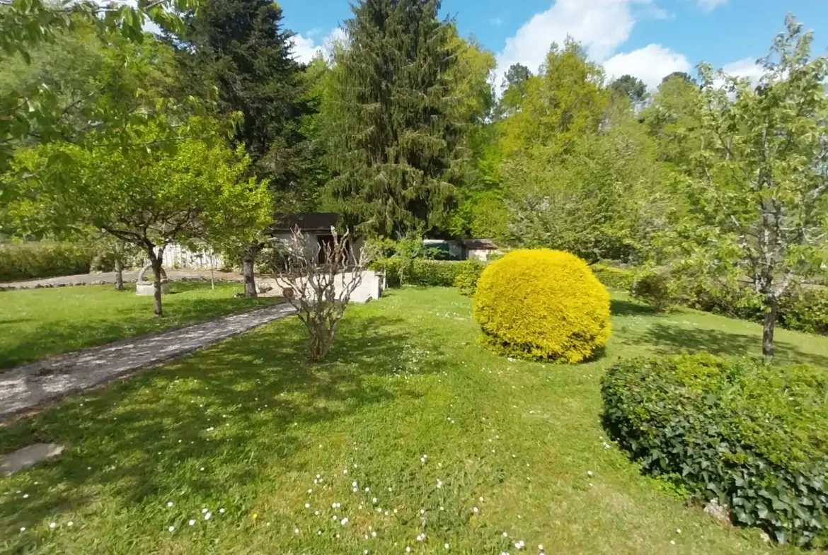 Charmante maison des années 70 à Chancelade 