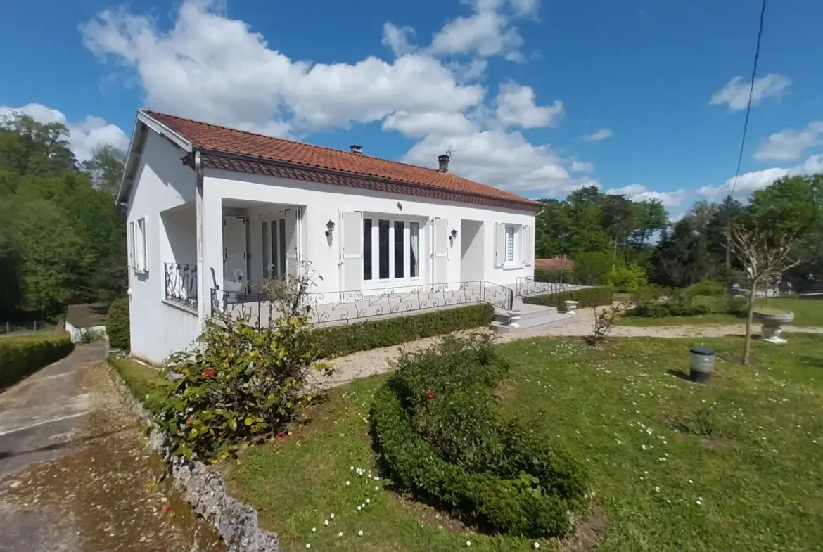 Charmante maison des années 70 à Chancelade 