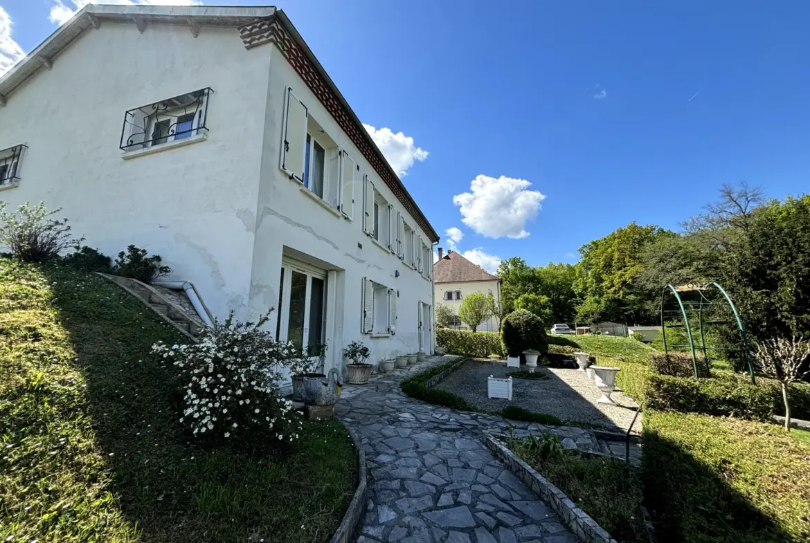 Charmante maison des années 70 à Chancelade 