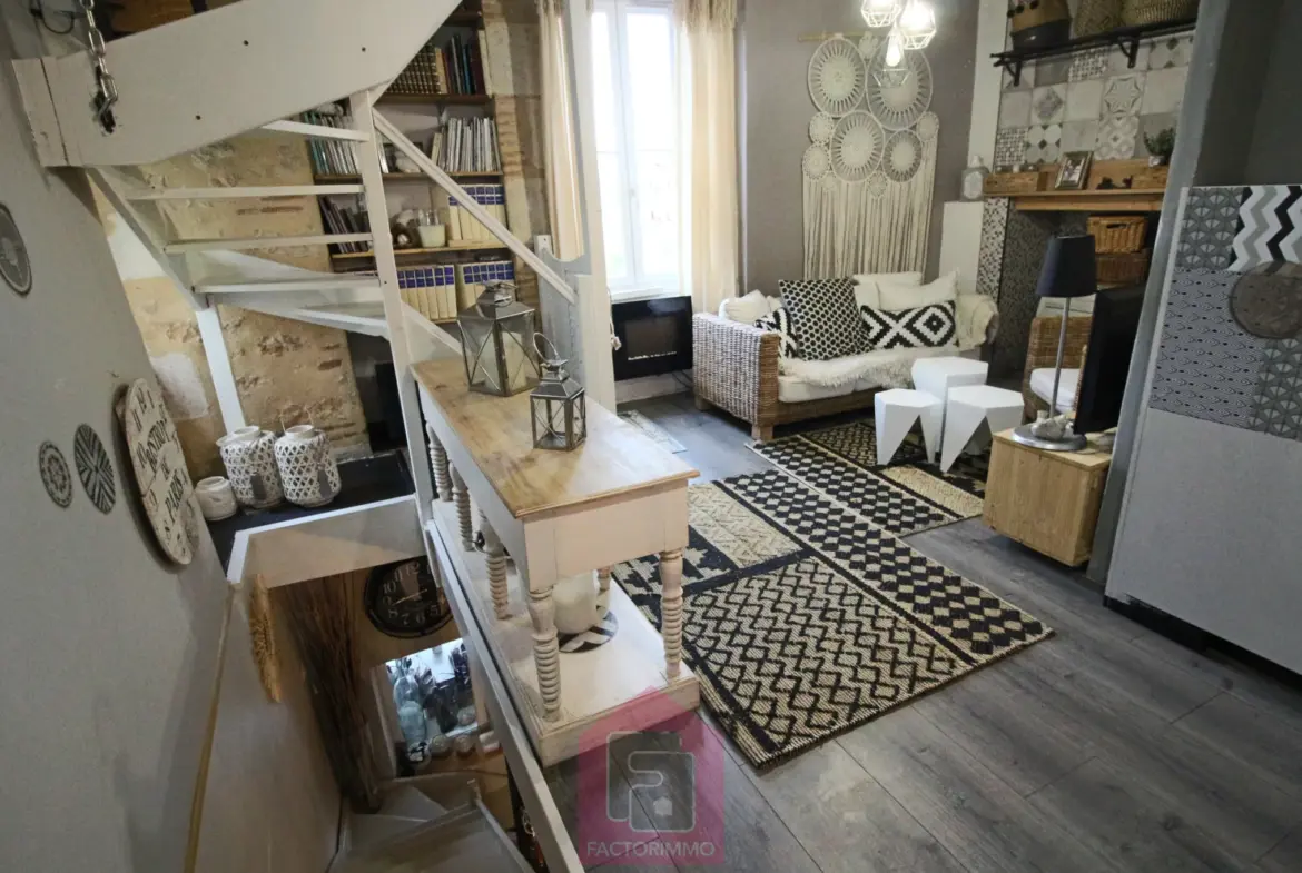 Maison rénovée de 85 m² à Puy l'Évêque 