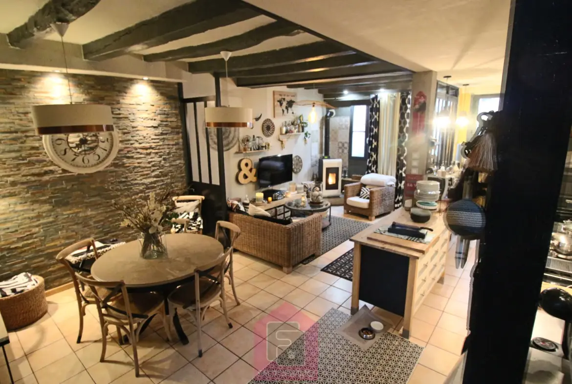 Maison rénovée de 85 m² à Puy l'Évêque 