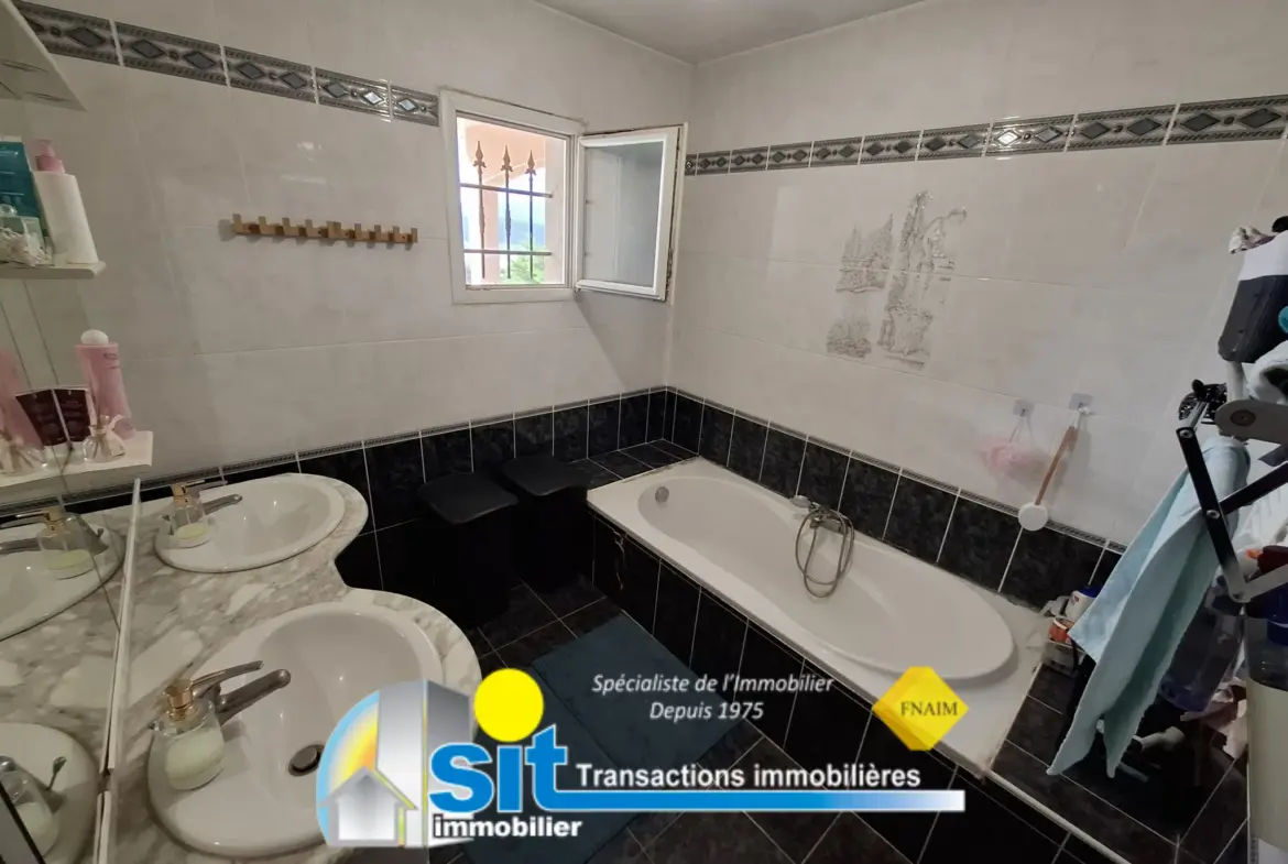 À vendre : Maison spacieuse de 136 m² à CHANAS 