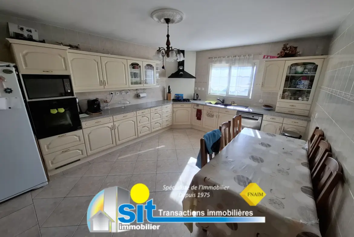 À vendre : Maison spacieuse de 136 m² à CHANAS 