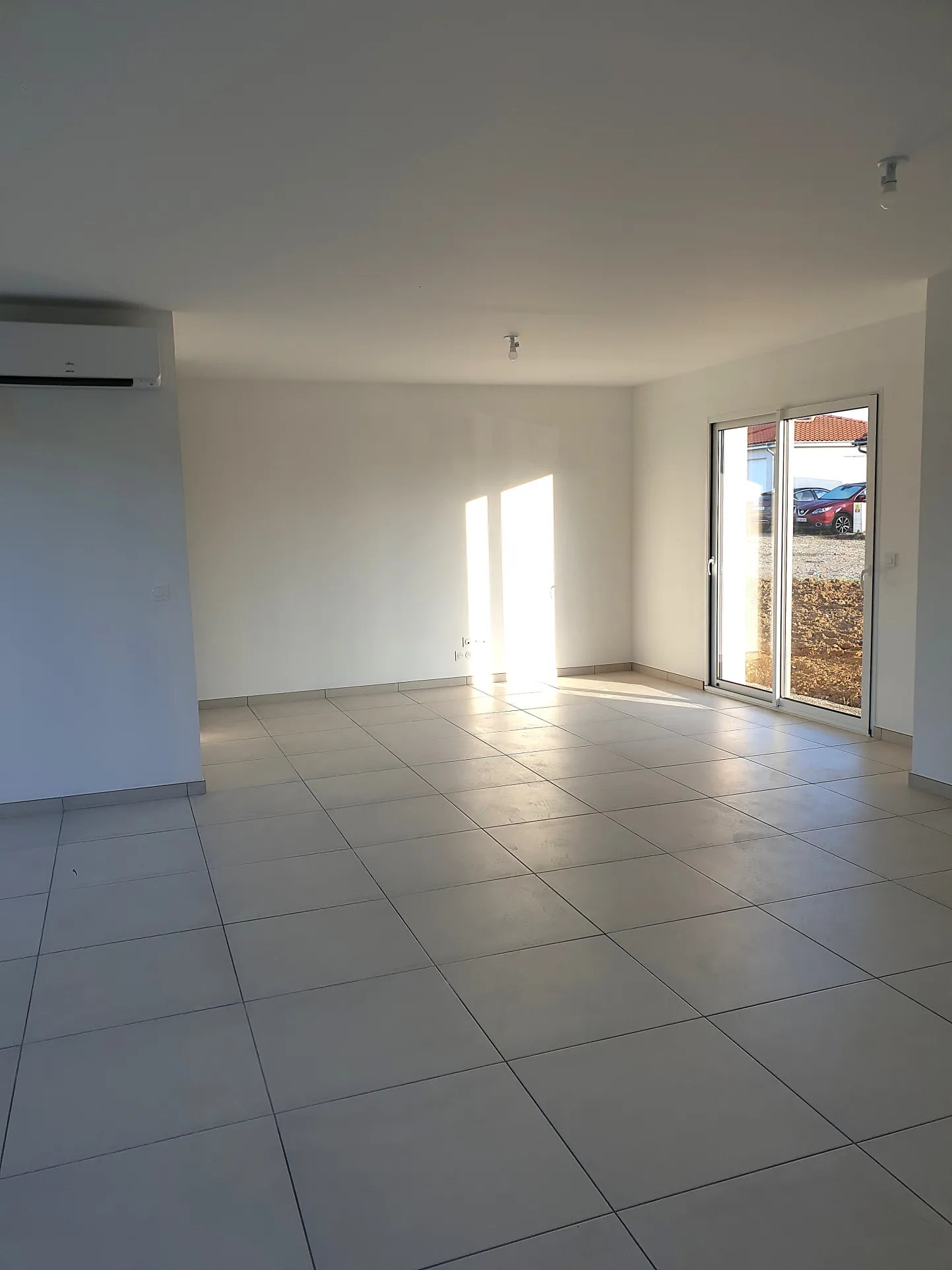 Maison neuve à Dompierre sur Veyle avec 3 chambres et jardin 