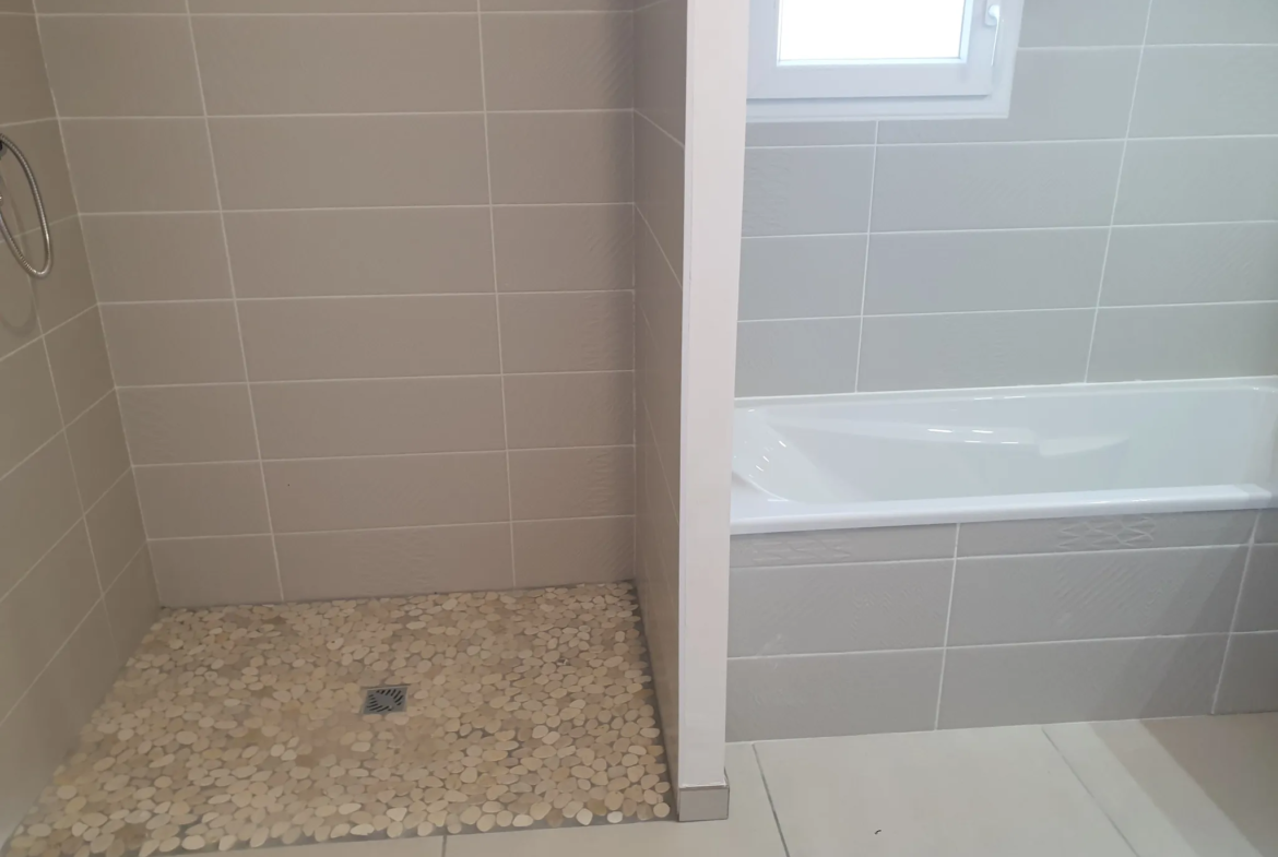Maison neuve à Dompierre sur Veyle avec 3 chambres et jardin 