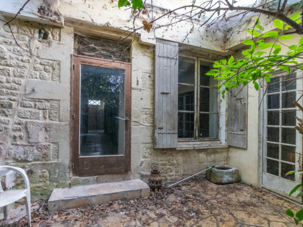 Maison de caractère à Saint-Savinien avec jardin de 800 m² 