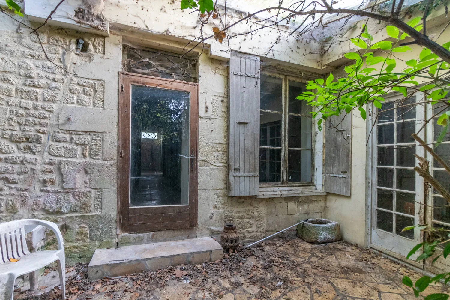 Maison de caractère à Saint-Savinien avec jardin de 800 m² 