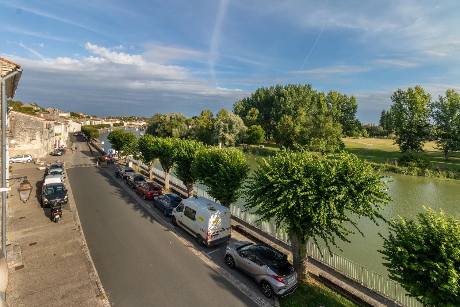 Maison de caractère à Saint-Savinien avec jardin de 800 m² 