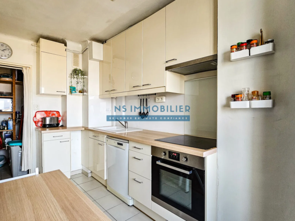 Appartement F4 avec Loggia et Vue sur La Défense à Houilles 